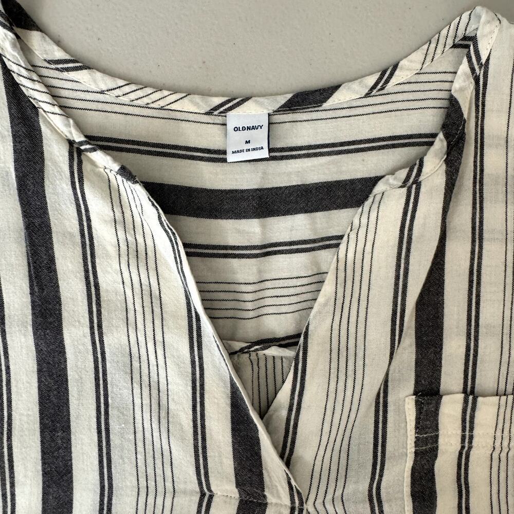 Women's Striped Ivory and Gray Boxy Short Sleeve Blouse Size Medium - Picture 3 of 6